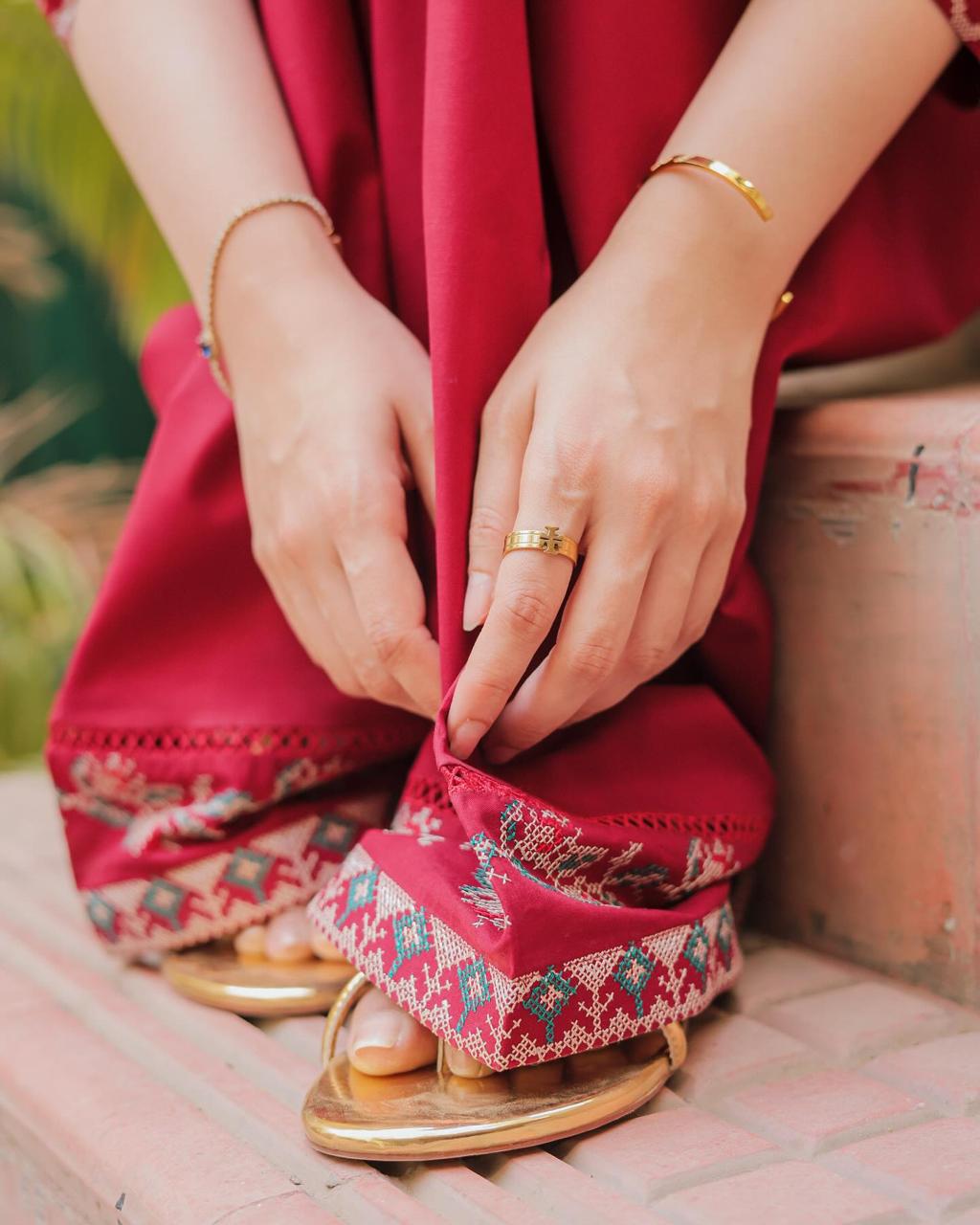 DUA LAWN EMB CORD SETS ( FARSHI SHALWAR)