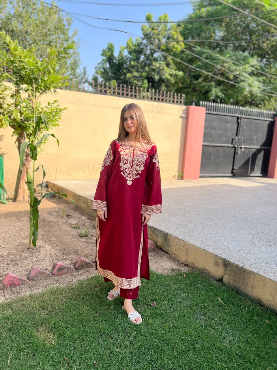 LAIBA EMBROIDERED 2PC