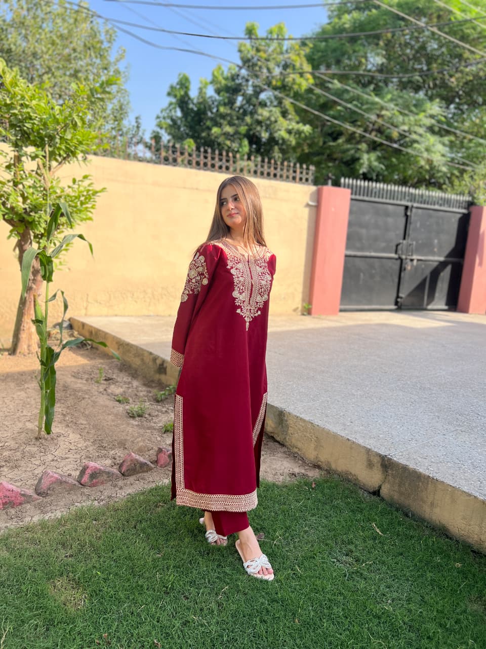 LAIBA EMBROIDERED 2PC